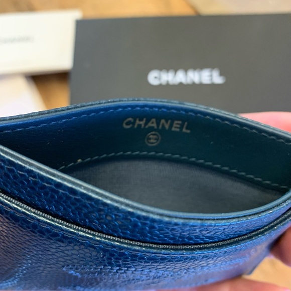 ****SOLD*****Authentic Chanel O card holder in turquoise - Picture 4 of 6